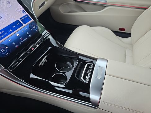 Certified 2024 Mercedes-Benz CLE 450 4MATIC Cabriolet image 24