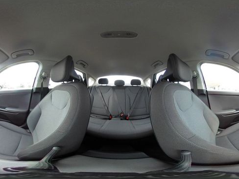 Used 2025 Kia K4 LXS image 43