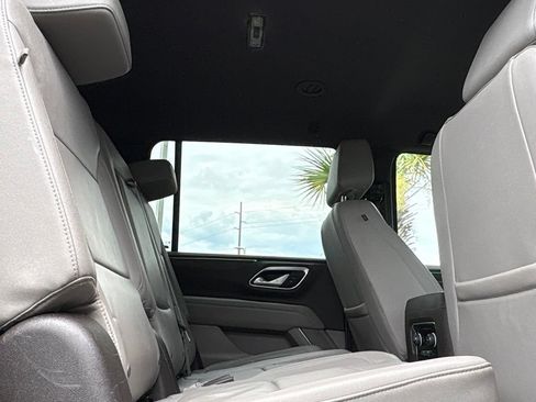 Used 2024 Chevrolet Suburban LT RWD image 30