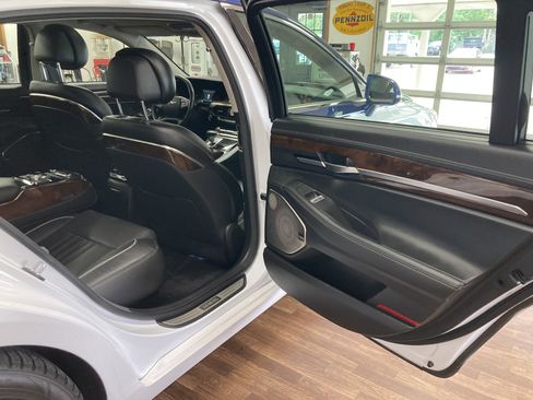 Used 2018 Genesis G90 3.3T Premium AWD/4WD image 16