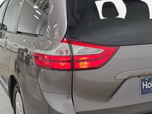Used 2016 Toyota Sienna LE w/ Protection Package FWD image 34