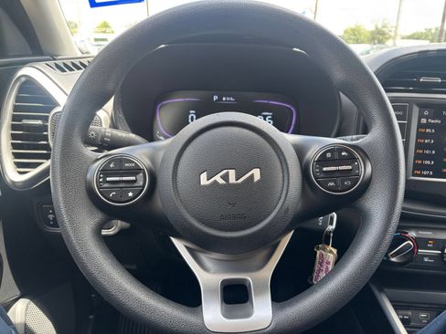 Used 2025 Kia Soul LX w/ LX Technology Package FWD image 25
