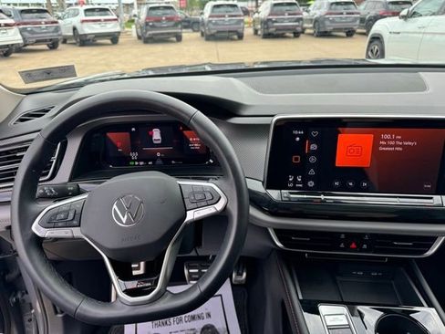 Used 2024 Volkswagen Atlas Peak Edition SE AWD/4WD image 15