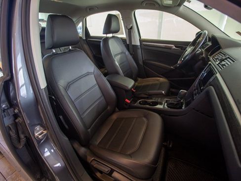 Used 2018 Volkswagen Passat 2.0T SE image 17