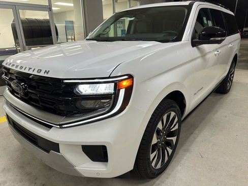 New 2025 Ford Expedition Max Platinum w/ Platinum Ultimate Package image 3