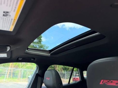Used 2024 Chevrolet Trax RS w/ Sunroof Package FWD image 18