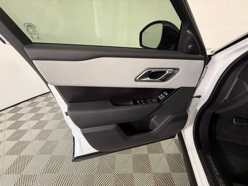 Used 2026 Land Rover Range Rover Velar Dynamic SE image 22