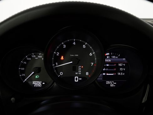 Used 2024 Porsche Macan image 18