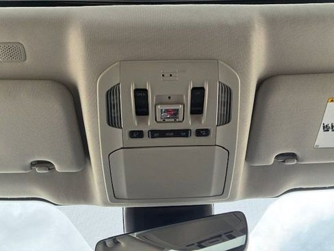 Used 2021 Toyota Highlander Limited image 17