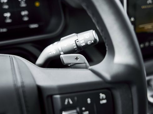 Used 2025 Land Rover Defender 110 V8 image 61