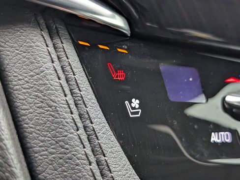 Used 2023 Cadillac XT6 Premium Luxury w/ Technology Package image 18