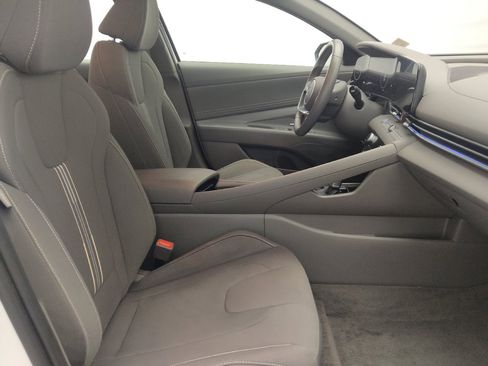 Used 2025 Hyundai Elantra SEL FWD image 21
