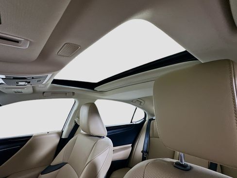 Used 2019 Lexus ES 350 w/ Premium Package FWD image 26