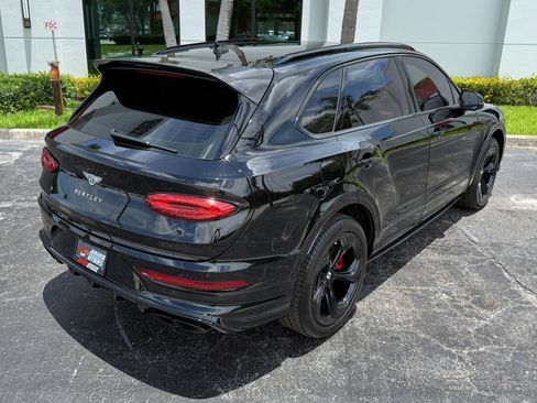 Used 2022 Bentley Bentayga AWD/4WD image 20