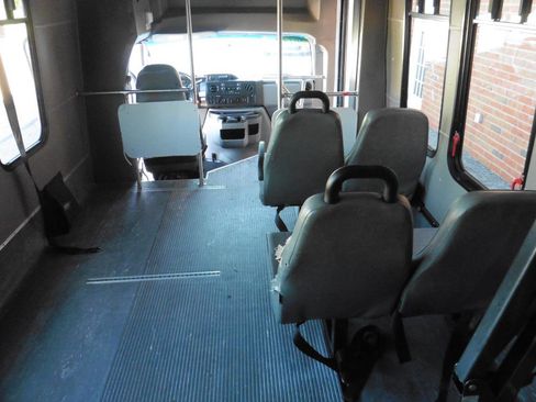 Used 2014 Ford E-350 and Econoline 350 Super Duty RWD image 12