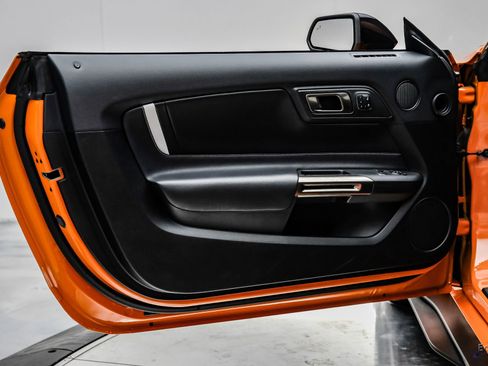 Used 2021 Ford Mustang Shelby GT500 w/ Technology Package image 83