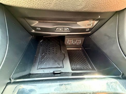 Used 2025 Chrysler Pacifica Pinnacle w/ Trailer Tow Group image 28