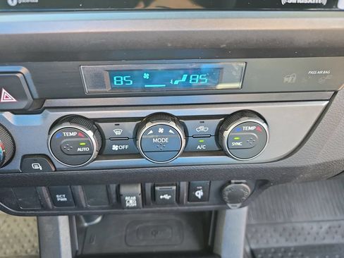 Certified 2021 Toyota Tacoma TRD Off-Road AWD/4WD image 22