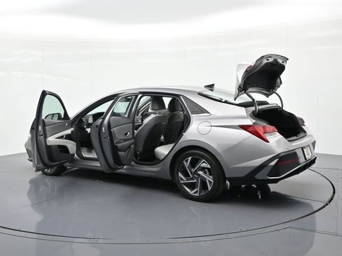 Used 2024 Hyundai Elantra Limited FWD image 32