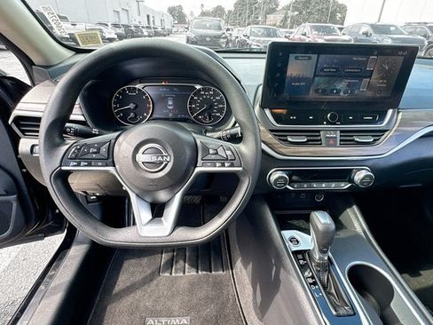 Used 2025 Nissan Altima 2.5 SV w/ SV Special Edition Package AWD/4WD image 10