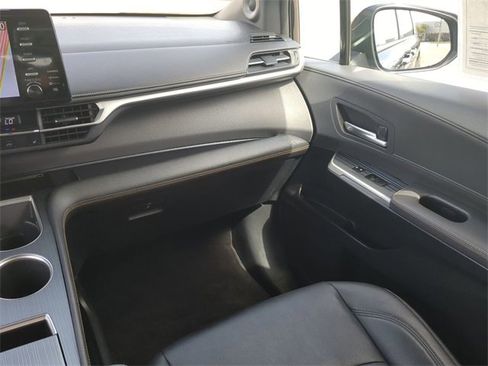 Certified 2023 Toyota Sienna XLE Woodland Edition image 17