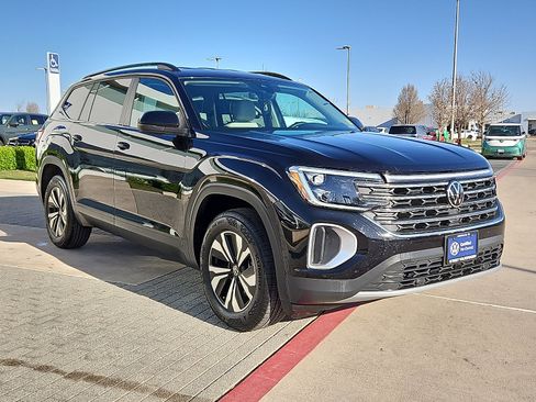 Certified 2024 Volkswagen Atlas SE image 4