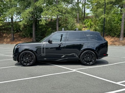 Used 2025 Land Rover Range Rover SE AWD/4WD image 6