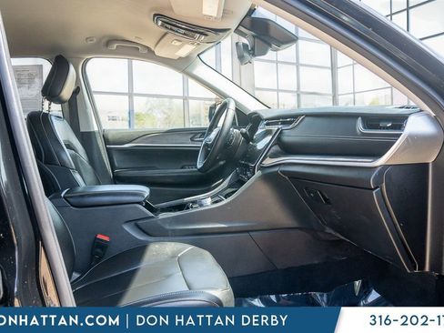 Used 2023 Jeep Grand Cherokee L Limited AWD/4WD image 25