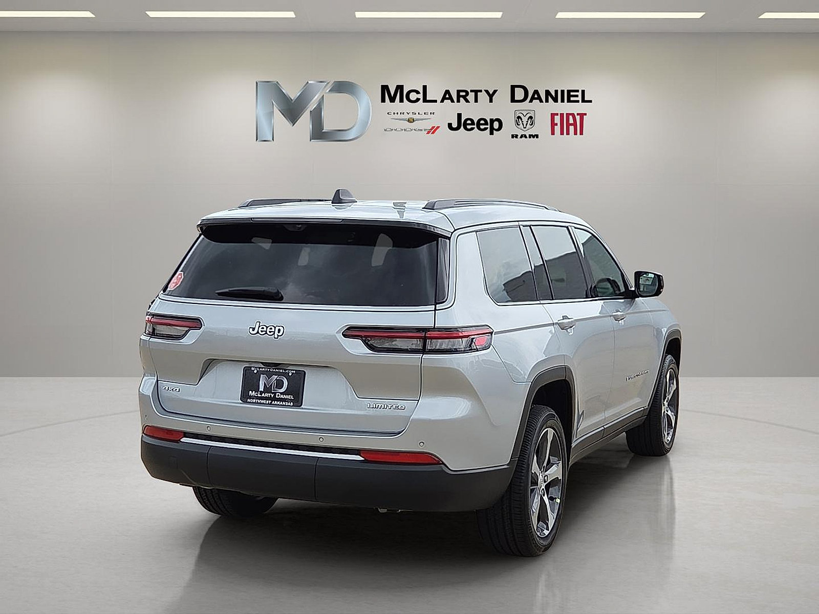 New 2026 Jeep Grand Cherokee L Limited w/ Luxury Tech Group II AWD/4WD image 5