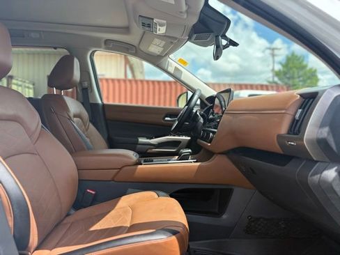 Used 2025 Nissan Pathfinder Platinum w/ Cargo Package AWD/4WD image 13