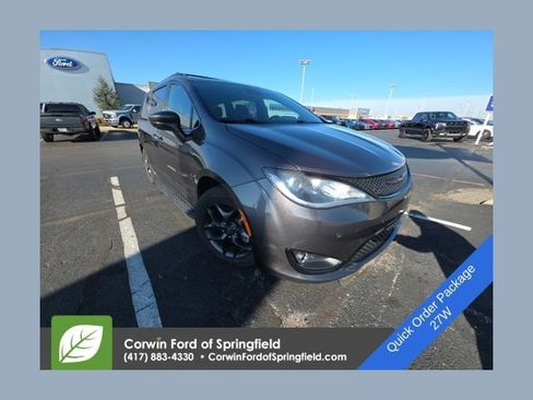 Used 2019 Chrysler Pacifica Touring Plus w/ Advanced Safetytec Group image 1