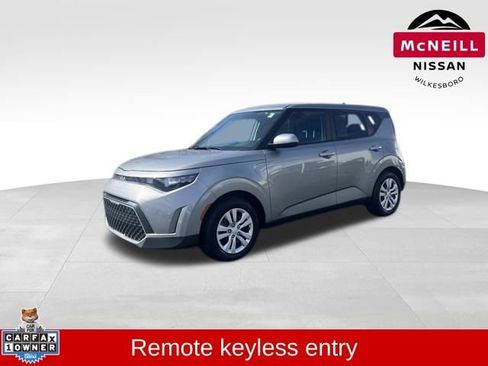 Used 2023 Kia Soul LX FWD image 3