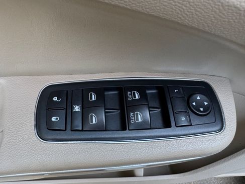 Used 2013 Chrysler 300 RWD image 14