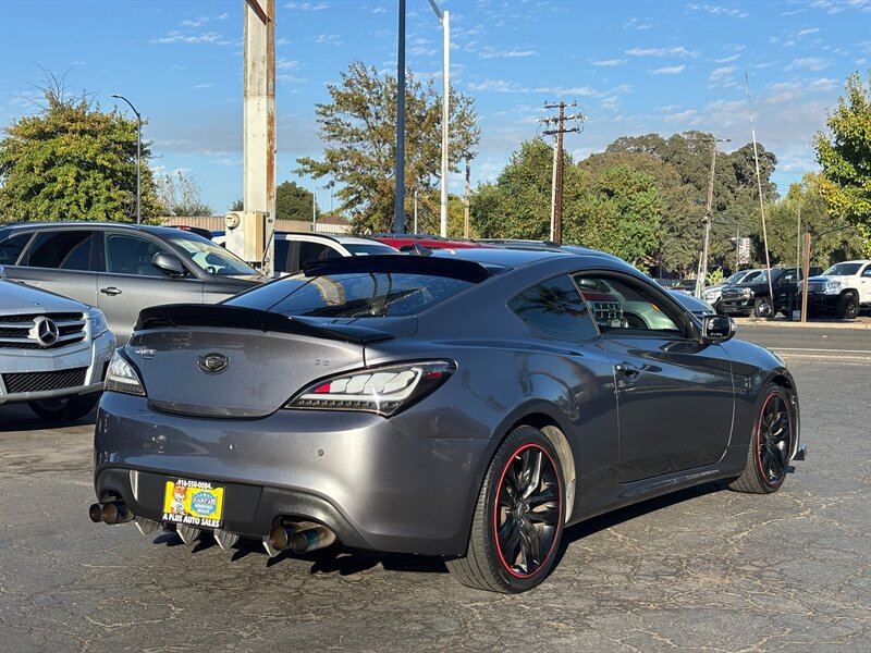 Used 2016 Hyundai Genesis Coupe 3.8 RWD image 3