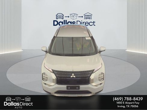 Used 2023 Mitsubishi Outlander SE image 3