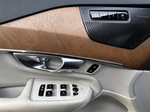 Used 2021 Volvo XC90 T6 Momentum image 14