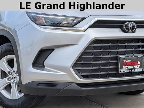 Used 2025 Toyota Grand Highlander FWD image 3