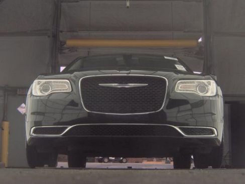 Used 2020 Chrysler 300 Touring image 3