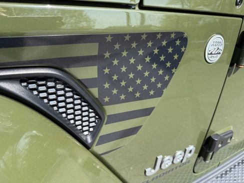 Used 2021 Jeep Gladiator Overland AWD/4WD image 34