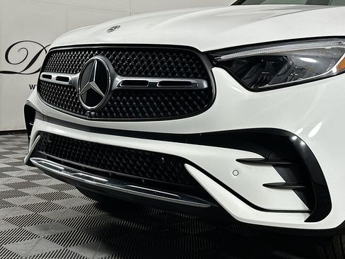 Used 2025 Mercedes-Benz GLC 350e 4MATIC w/ AMG Line image 32
