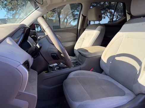 Used 2019 Chevrolet Traverse LT FWD image 7