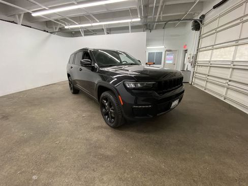 Used 2023 Jeep Grand Cherokee L Limited w/ Luxury Tech Group II AWD/4WD image 8