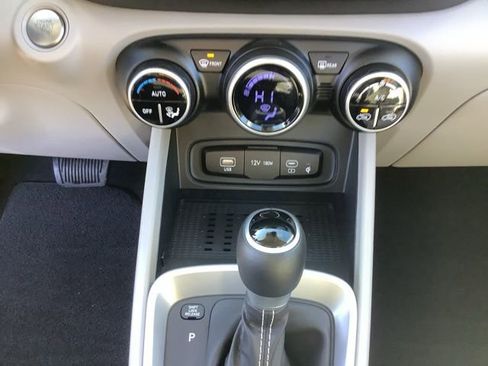 Certified 2026 Hyundai Venue SEL image 32