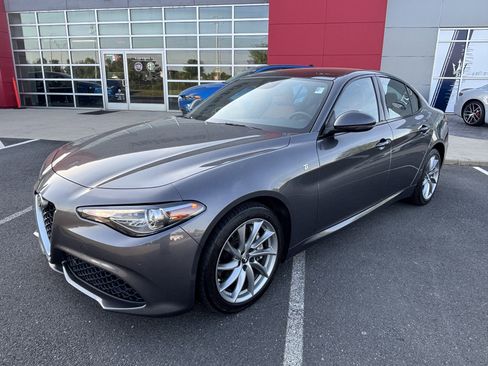 Certified 2023 Alfa Romeo Giulia Ti AWD/4WD image 6