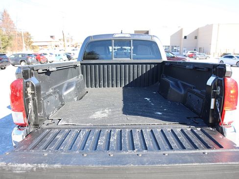 Used 2017 Toyota Tacoma SR5 w/ Tow Package image 16