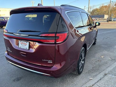 Used 2022 Chrysler Pacifica Limited image 8