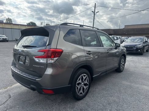 Used 2020 Subaru Forester Premium AWD/4WD image 6