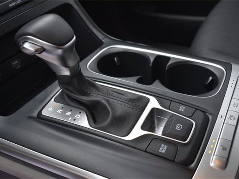 Used 2024 Kia Carnival LX image 23