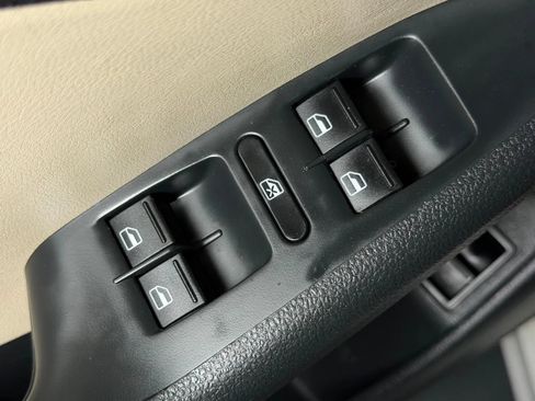 Used 2012 Volkswagen Jetta SE FWD image 22