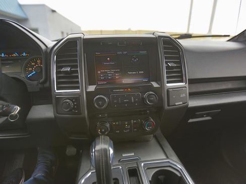 Used 2015 Ford F150 XLT w/ Equipment Group 302A Luxury image 8